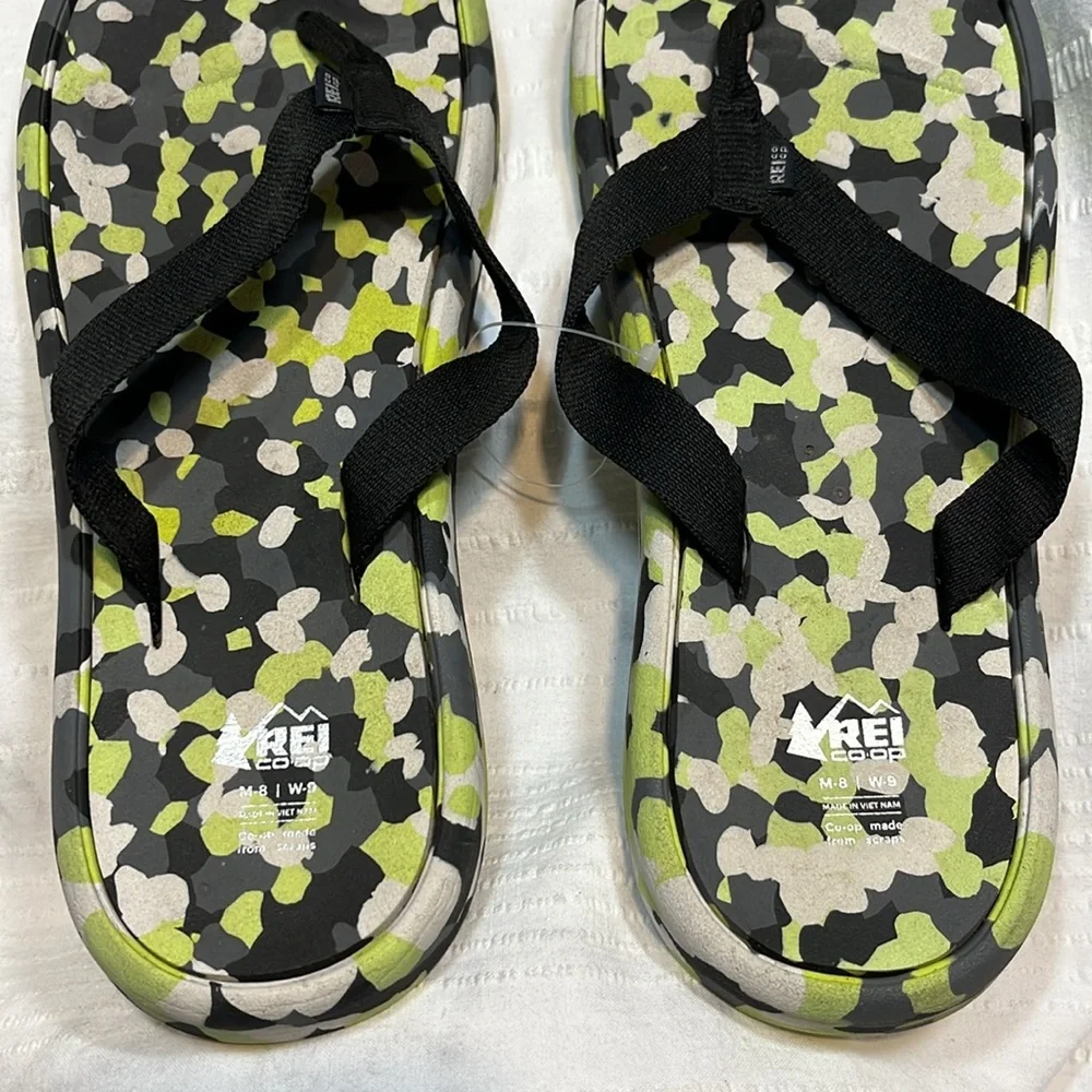 NWOT REI Coop Flip Flop SANDALS Recycled Scraps Sustainable Men’s 8 Women’s 9